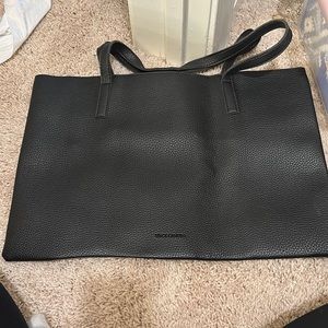 Black Vince Camuto tote